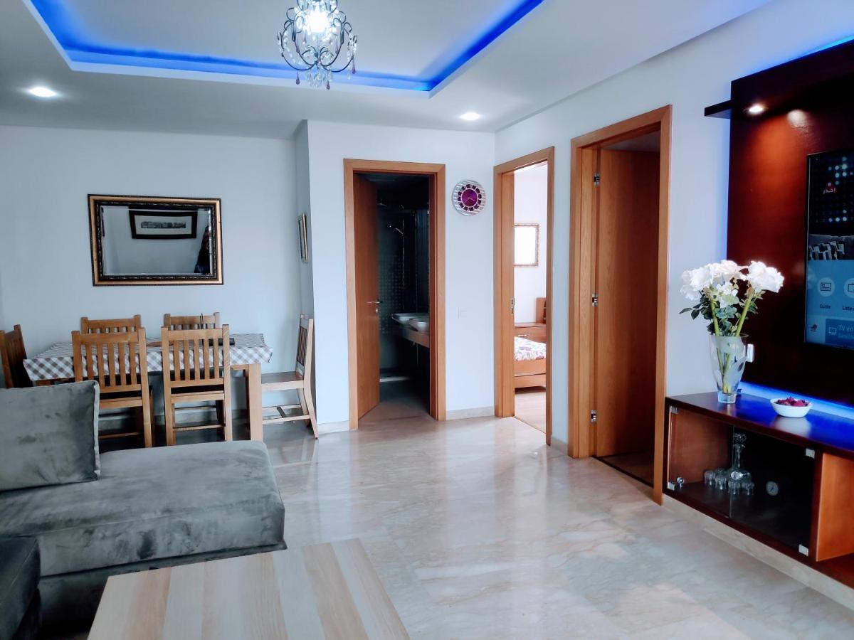 La Marina: Luxury Riverfront Apartment with Prime Location Sale Exterior photo