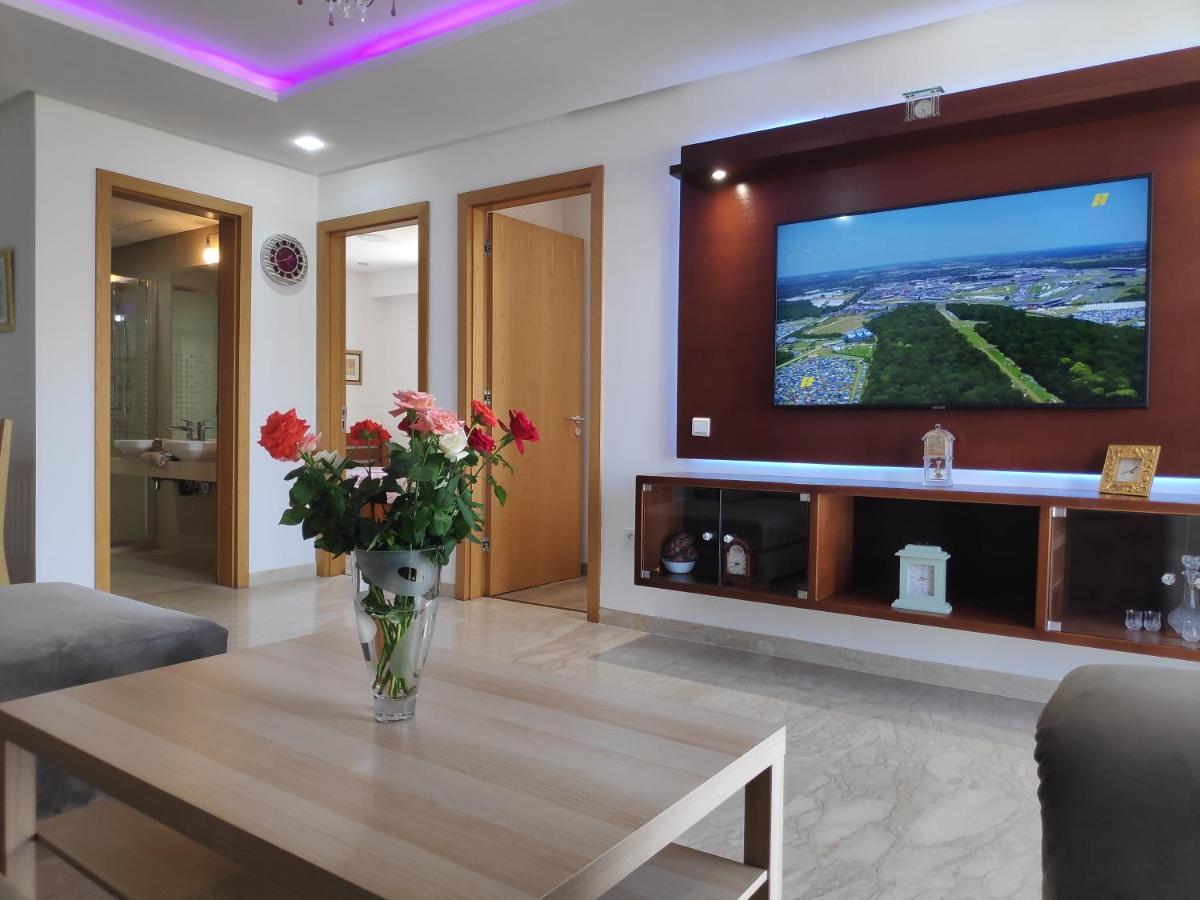 La Marina: Luxury Riverfront Apartment with Prime Location Sale Exterior photo